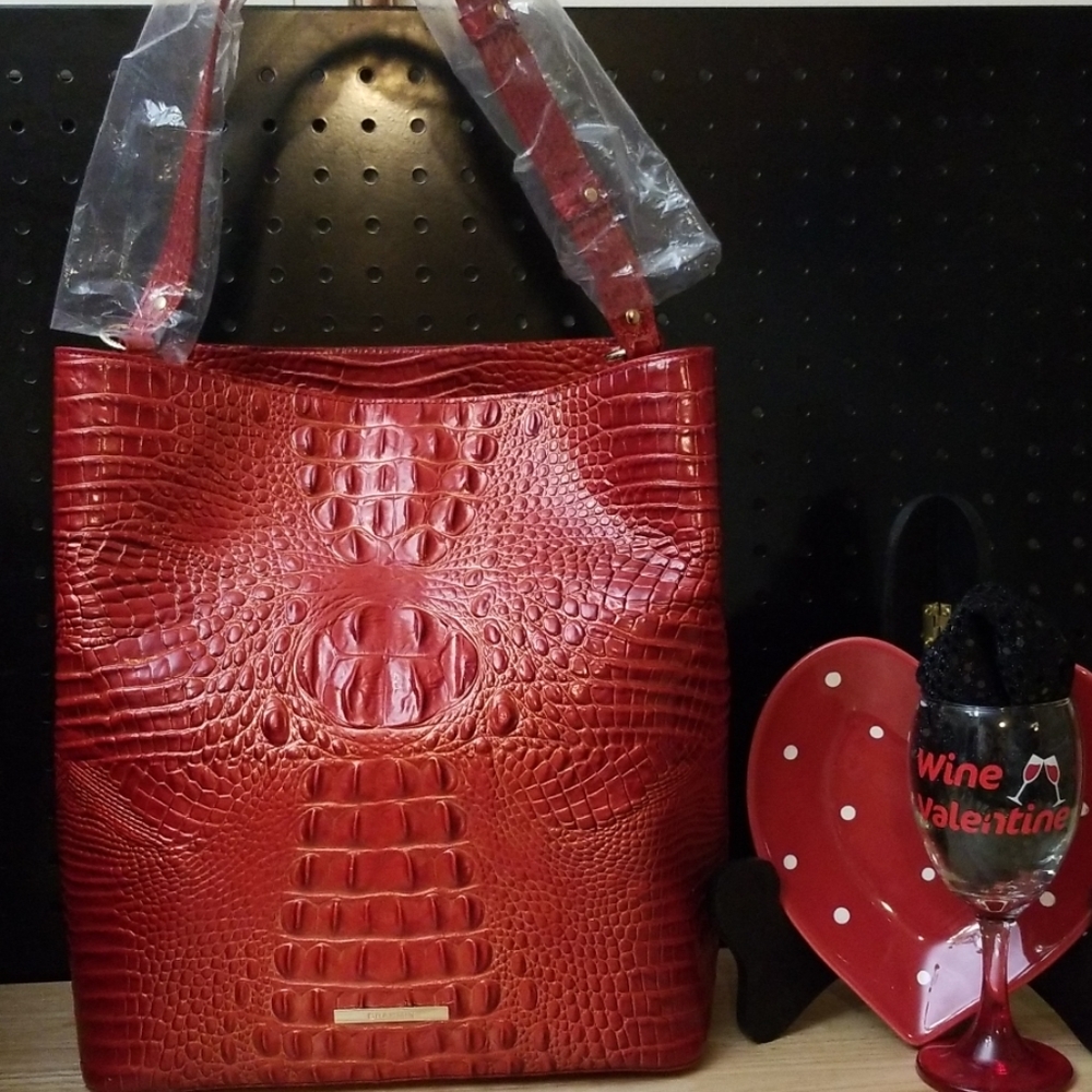 Brahmin Lg Amelia /Lava Melbourne leather 14"wide